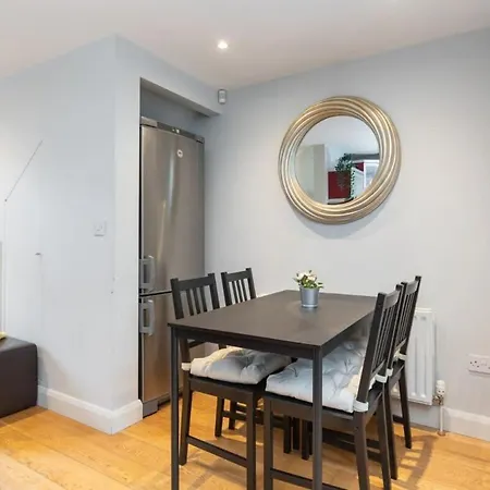Holiday home Location 2 Bedroom 2 Bathroom Fast Wifi Dublin