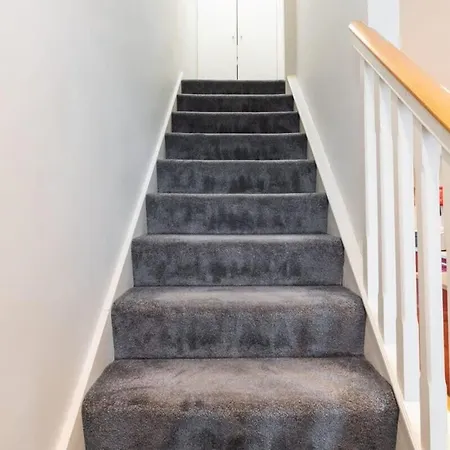 Location 2 Bedroom 2 Bathroom Fast Wifi Holiday home Dublin