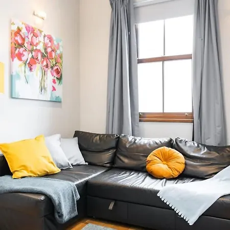 Location 2 Bedroom 2 Bathroom Fast Wifi Holiday home Dublin