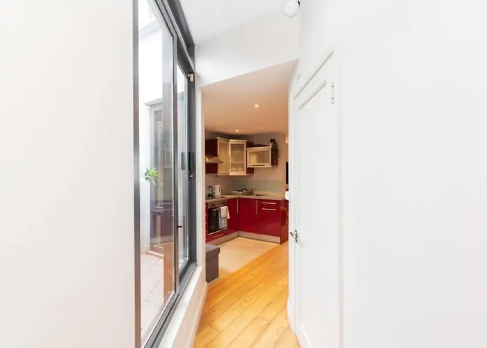 Location 2 Bedroom 2 Bathroom Fast Wifi Holiday home Dublin