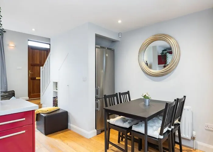 Location 2 Bedroom 2 Bathroom Fast Wifi Holiday home Dublin